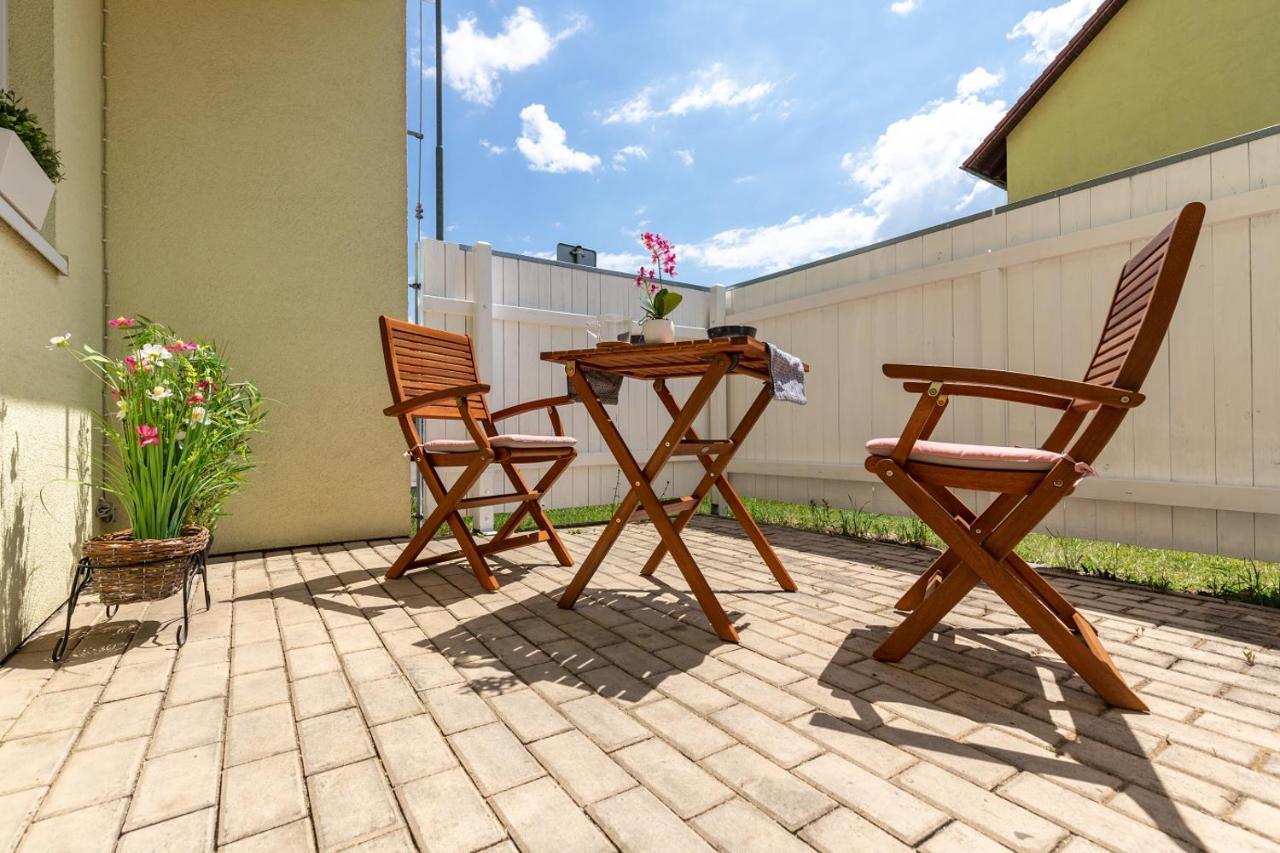 Апартаменты Apartman Dream V Mikulove - Jine Ubytovani Lednice Экстерьер фото